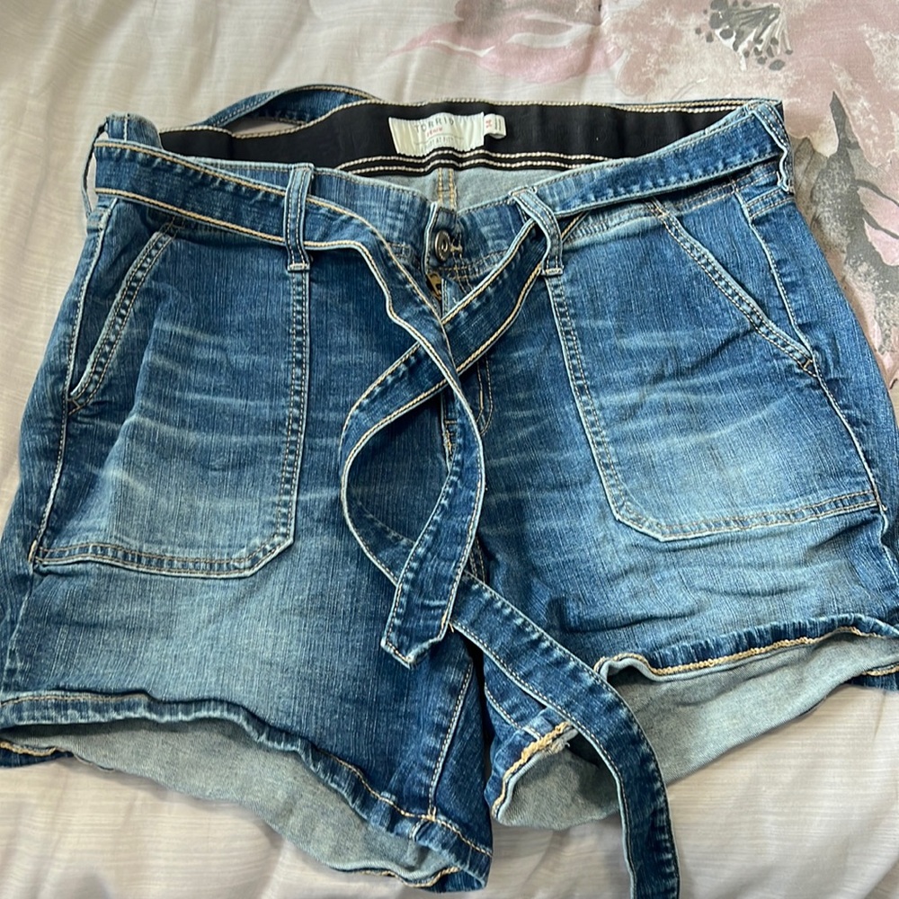 Torrid shorts size 14 tie belt